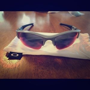 Gray Oakleys Flaks